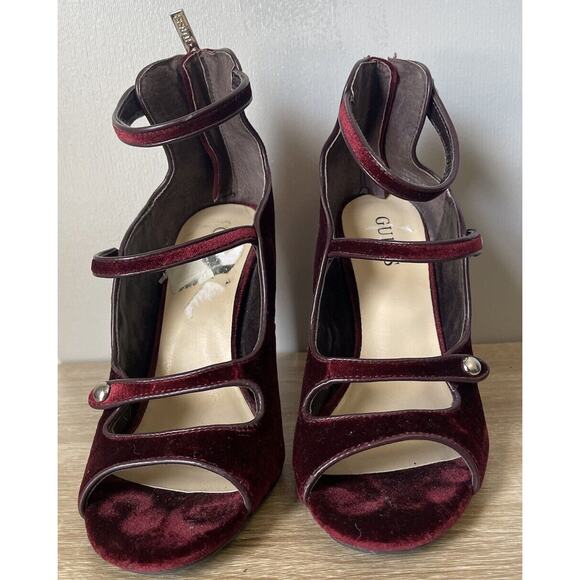 Guess Women’s Open Toe Red Velour Strappy Buttons Heels Cosplay Costume Size 7.5 - Picture 3 of 8